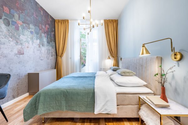Úklid apartmánů a komunikace s hosty v AJ (až 30.000,- Kč)